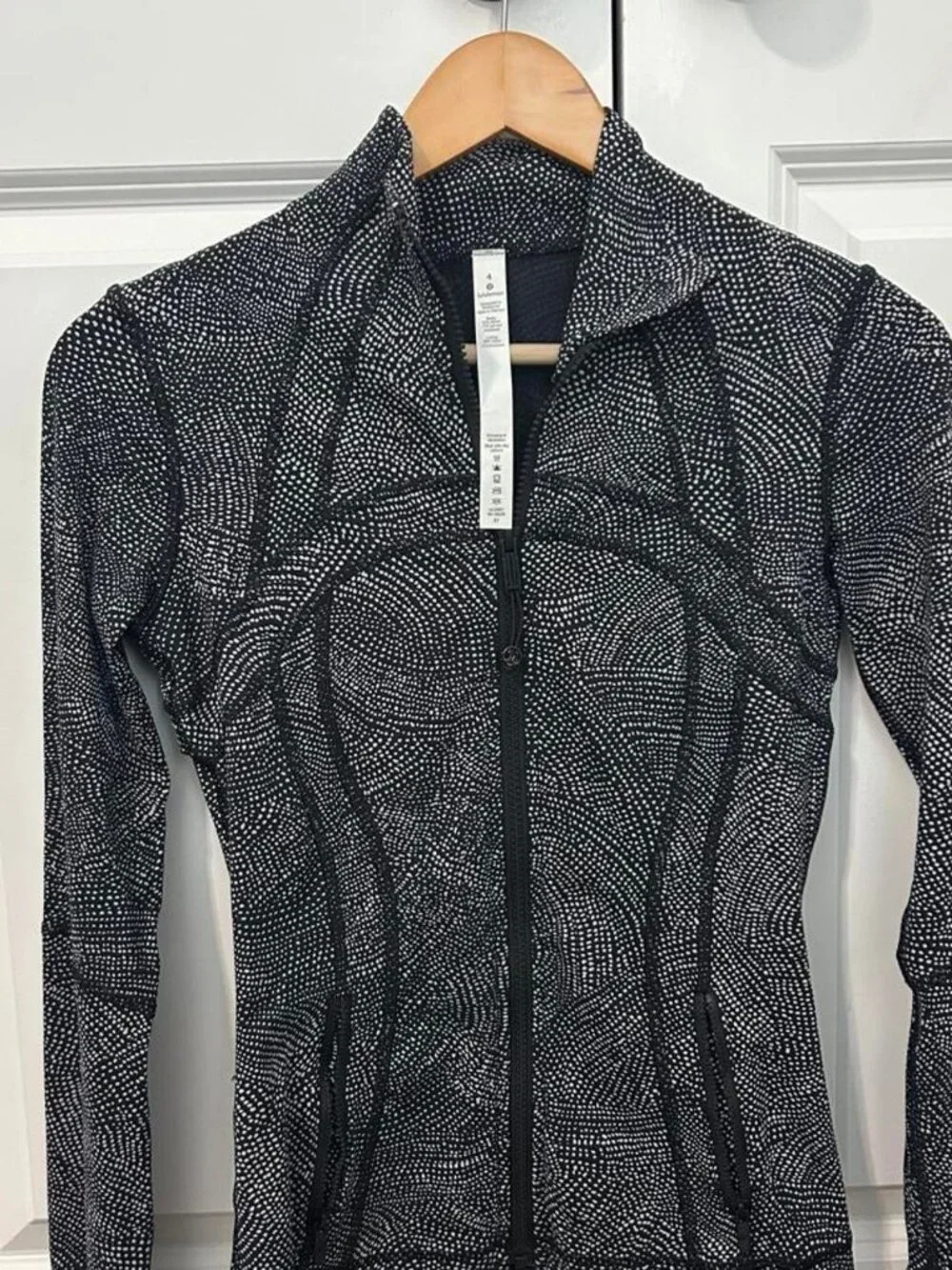 Lululemon Women's Black and Grey Jacket